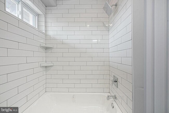 Building Photo - 323 S 51st St