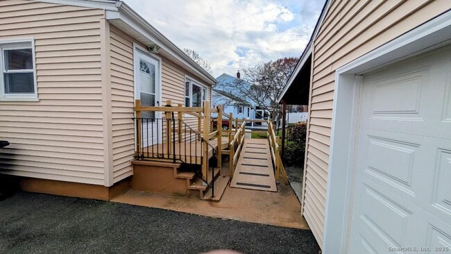 Building Photo - 64 Chatham Ave