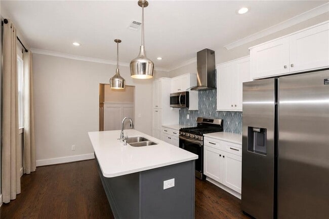 Building Photo - 802 Lowndes Ave SW