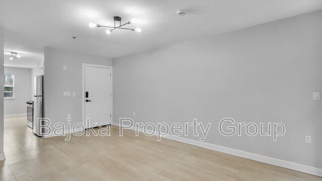 Building Photo - 4434 Trumbull-9