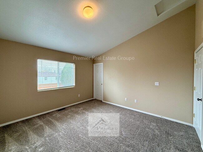 Building Photo - 6769 Ventana Ln