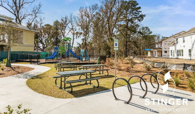 Building Photo - 1174 Danner Dr
