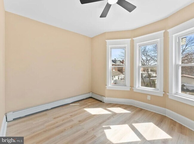 Building Photo - Charming 3BR House in Trenton