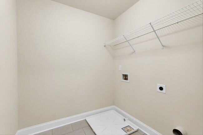 Building Photo - 4 BEDROOM SINGLE FAMILY HOME IN BRASELTON!