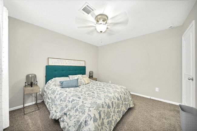 Building Photo - Charming 4-Bed Home with Granite Elegance in Sugar Land