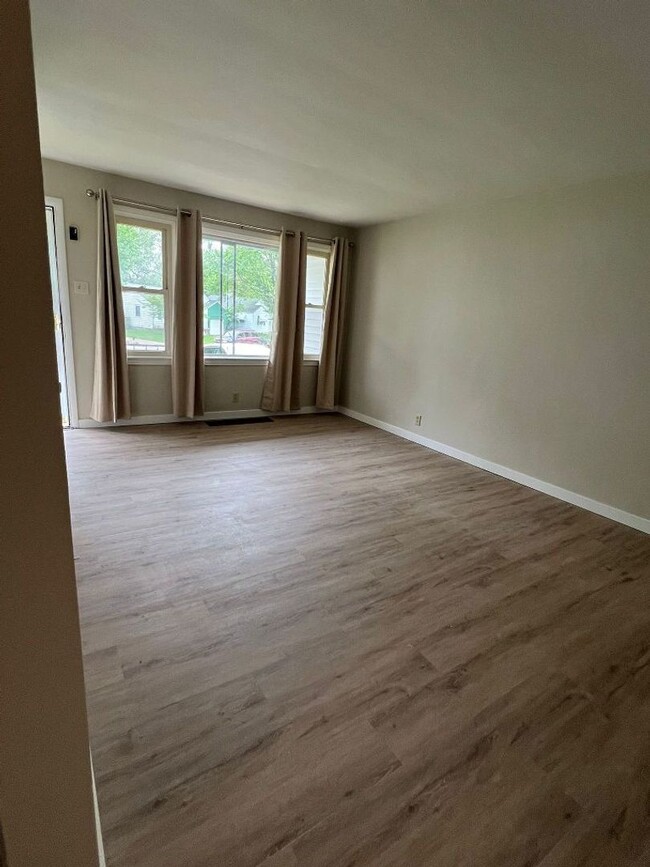 Primary Photo - Spacious and Freshly Remodeled in Ritenour...