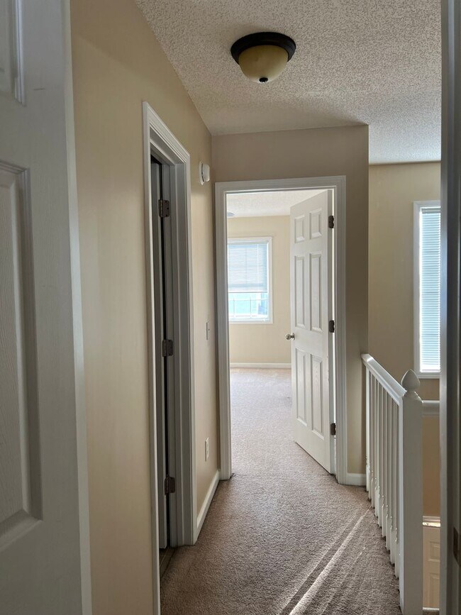 Building Photo - 107 Winthrope Ln