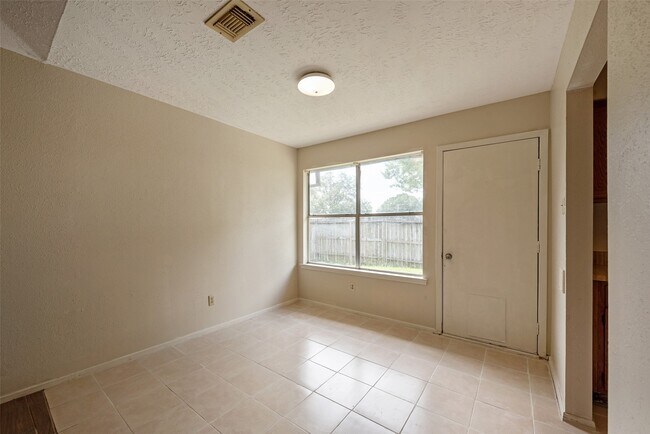 Building Photo - 2779 Forest Point Dr