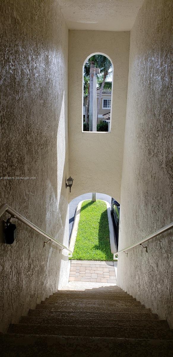 Building Photo - 4950 Washington St