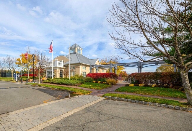 Building Photo - 207 Shearwater Ct W