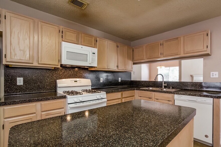 Building Photo - 7131 Maple Walk Dr