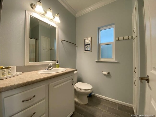 Building Photo - 142 NE Coastal Dr