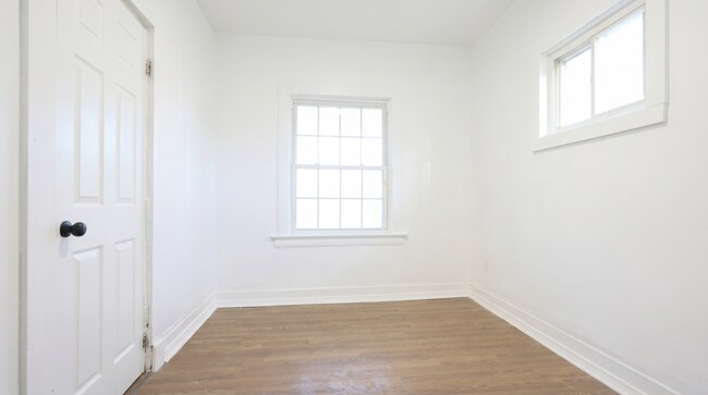 Building Photo - 2761 E 120th St