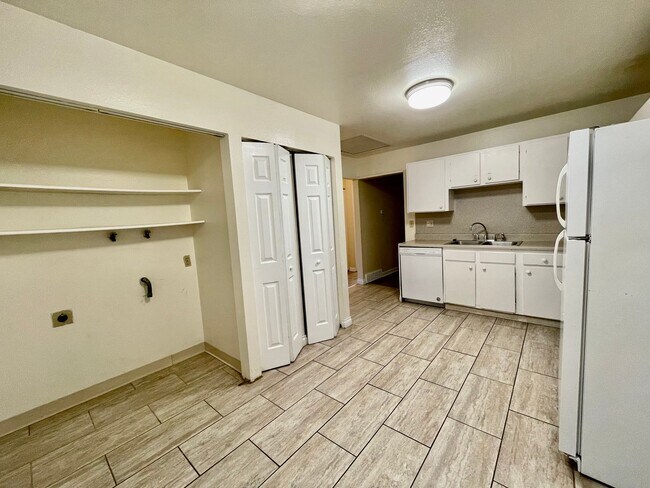 Building Photo - 5731 W 92nd Ave