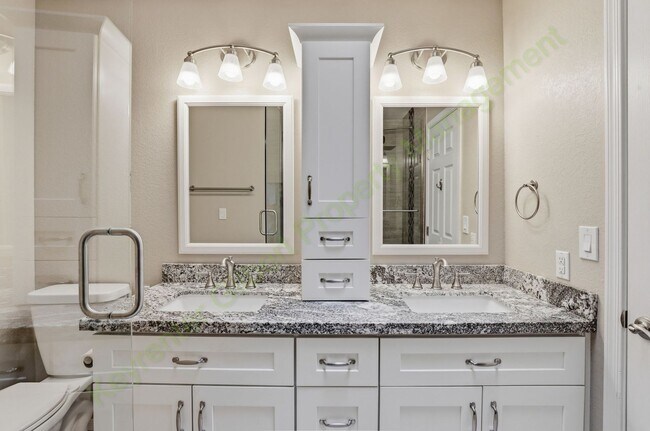 Building Photo - Beautiful Chandler Home with Private Pool in Prime Location!
