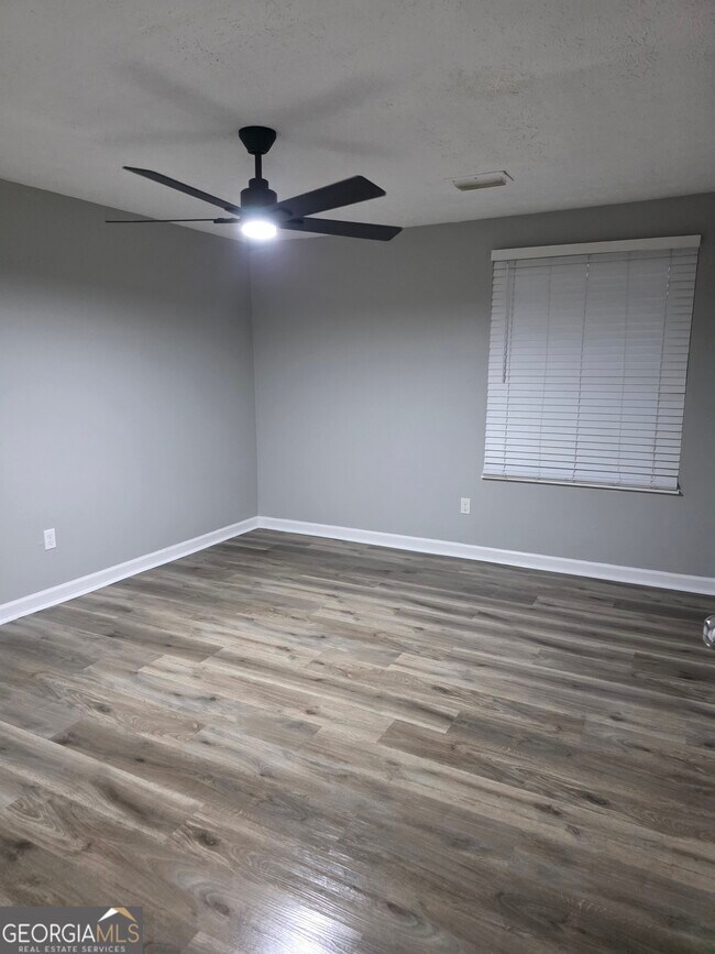 Building Photo - 5349 Tracey Dr