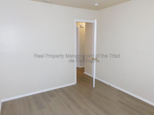 Building Photo - 4302 Parker St