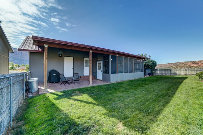 Building Photo - 383 E Coronado Ln