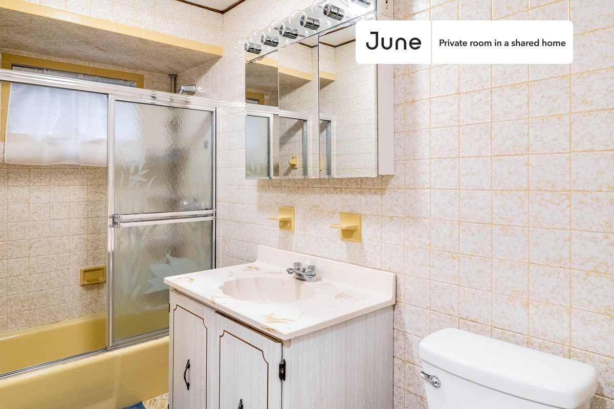 Building Photo - Room in Shared 5 bed/1 bath home in Somerville
