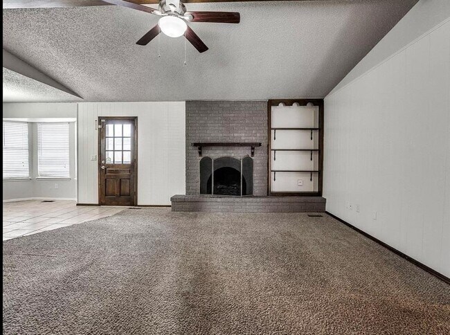 Building Photo - 721 Claremont Dr
