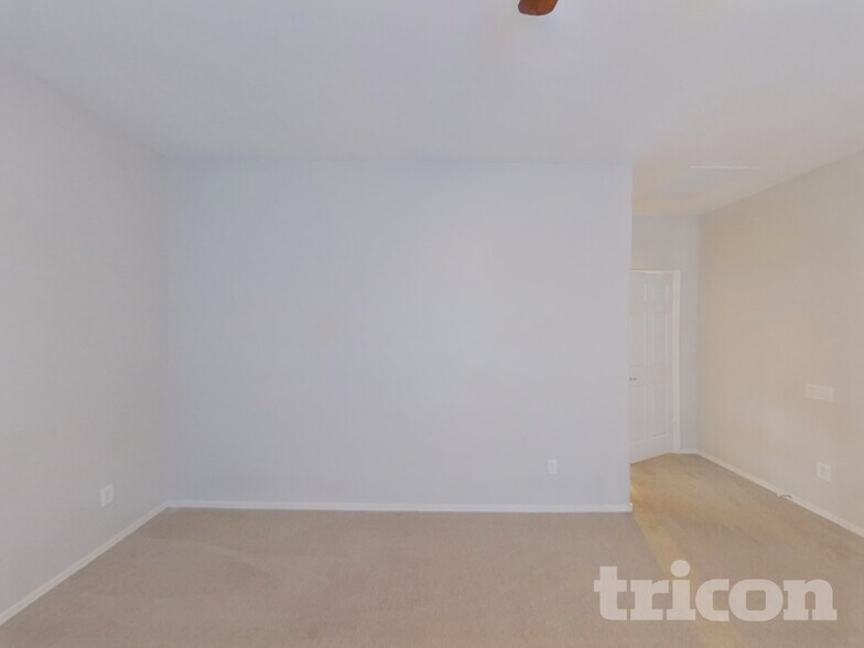 Building Photo - 42756 W Elizabeth Ave