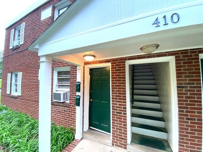 Building Photo - 410 Dobson St
