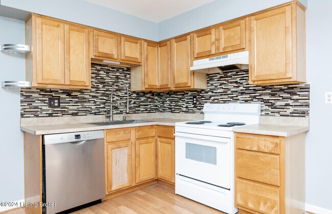 Building Photo - 120 Franklin Ave