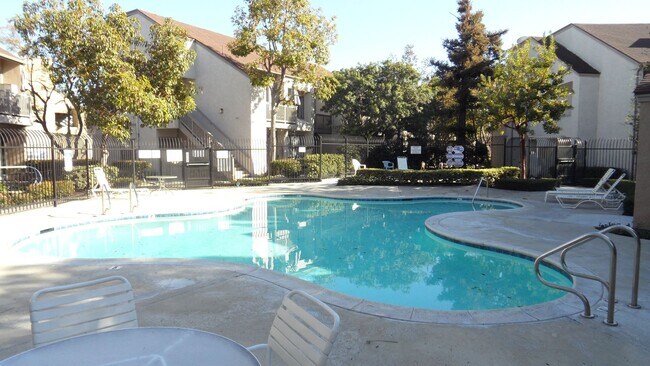 Building Photo - Remodeled, ground level, 1 bedroom, 1 bath condo in Lakeside Garden Grove Community