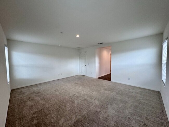 Building Photo - Newly built 4 bedroom Winchester home for ...