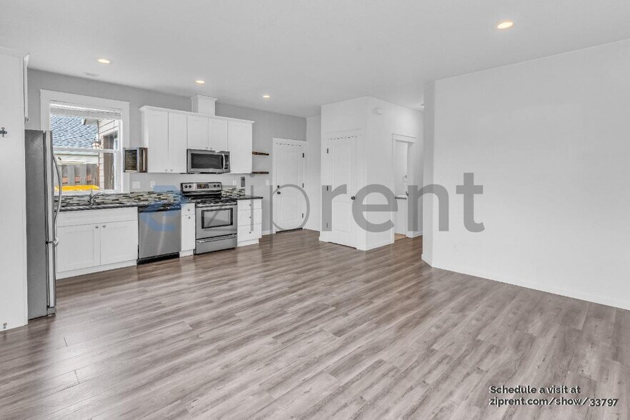 Building Photo - 4451 SE 117th Ave