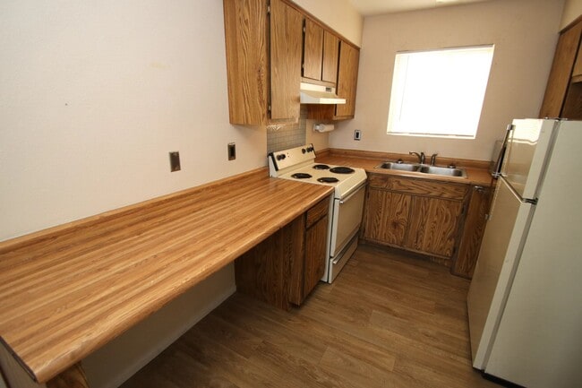 Building Photo - 797 E Harmon Ave