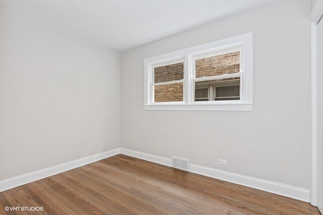 Building Photo - 1619 Monroe St