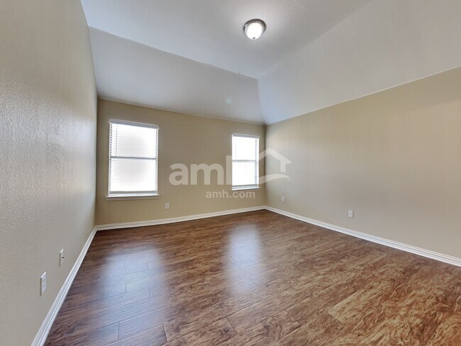 Building Photo - 213 Rawhide St