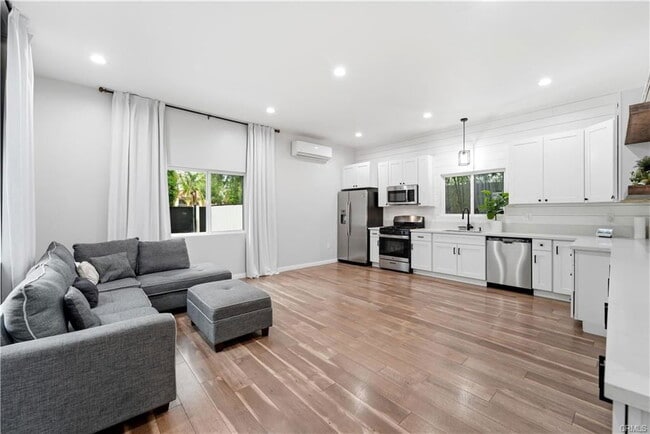 Building Photo - 5702 Donna Ave