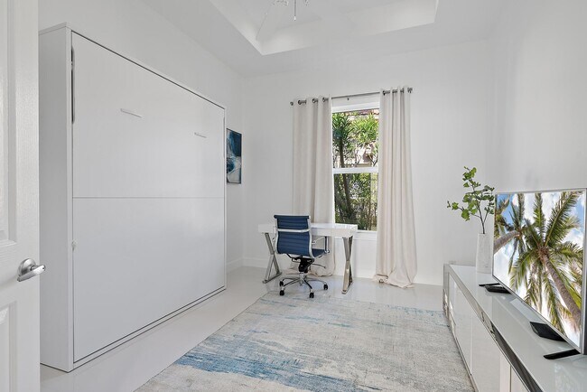 Building Photo - 8988 Lakes Blvd