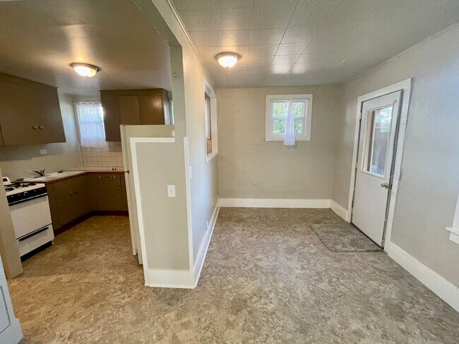 Building Photo - 523-525 NW 11th St