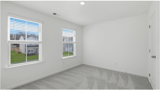 Building Photo - 129 Saddlebred Wy