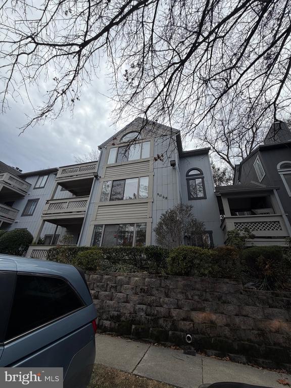 Building Photo - 916 Windbrooke Dr