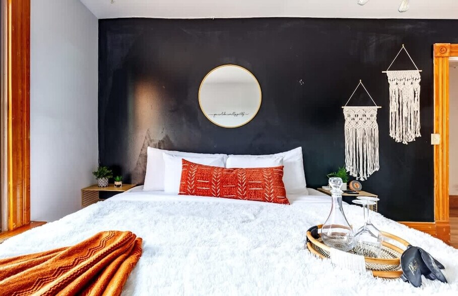 Building Photo - 1180 N High St