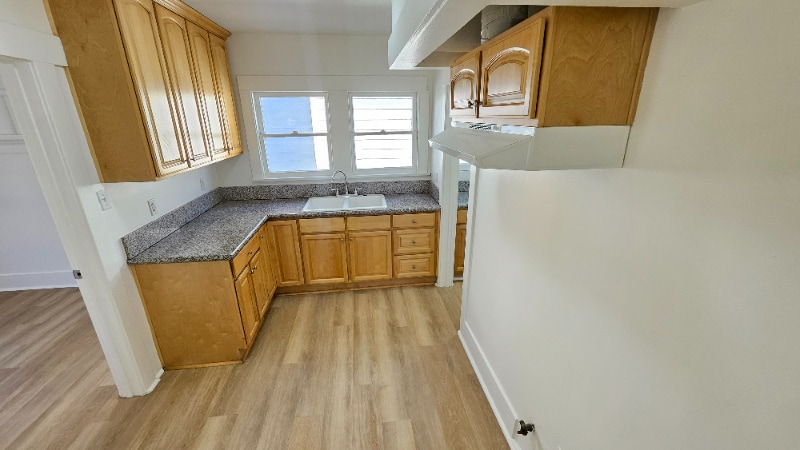 Building Photo - 3220 W 2nd St