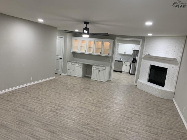 Building Photo - 4111 Stearns Ave