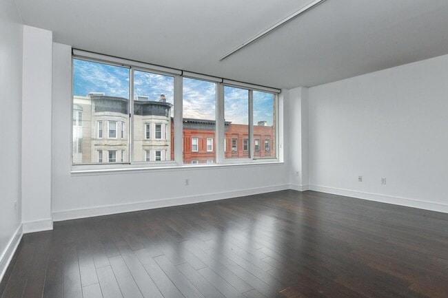 Building Photo - 1100 Maxwell Ln