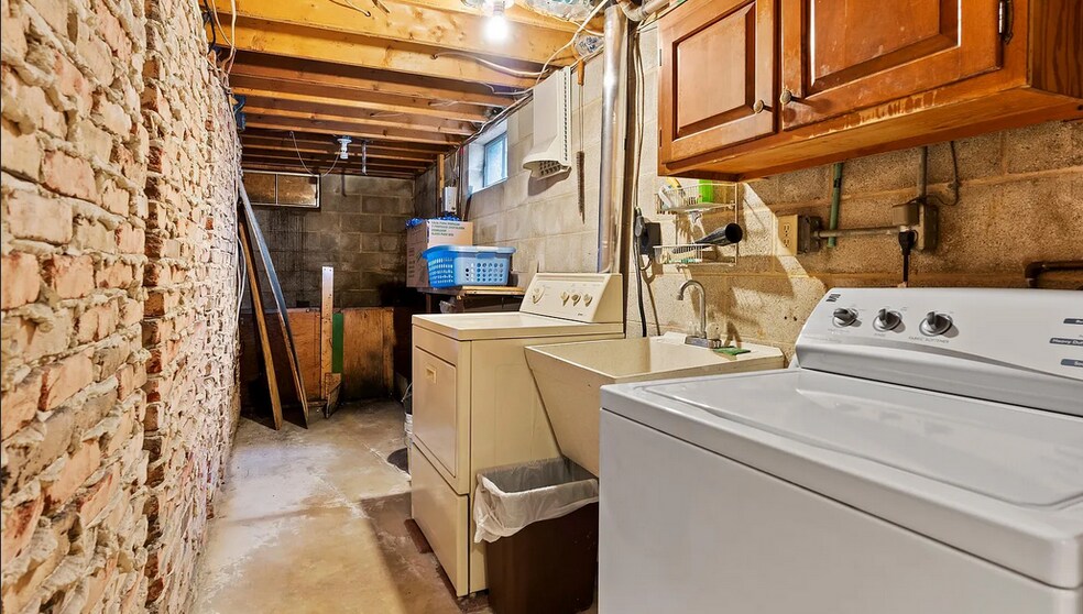 Building Photo - 611 Wingert Dr