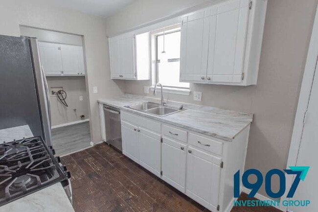 Building Photo - Spacious 5-Bedroom Home in Moore with Rece...