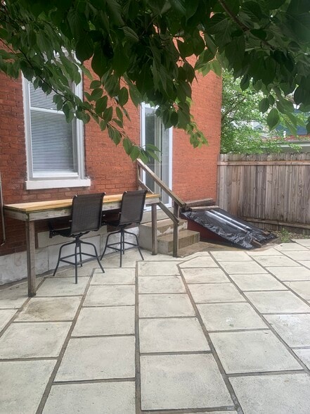 Patio - 911 Putnam St