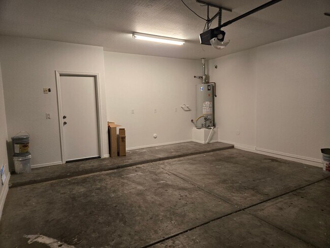 Building Photo - Spacious 4 bed, 3 full bath home in New Ri...