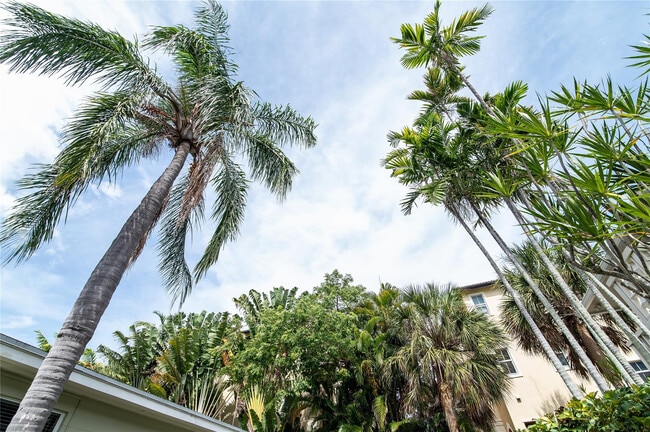 Building Photo - 3230 NE 13th St