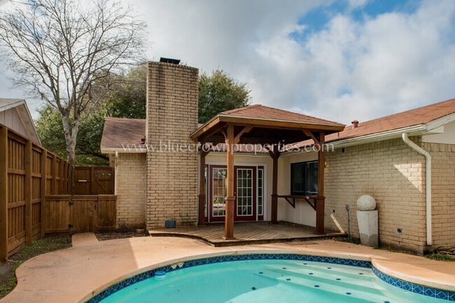 Building Photo - 10239 Catalpa Rd