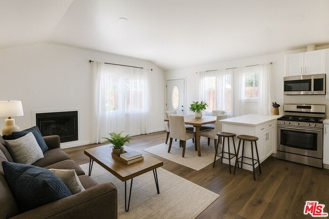 Primary Photo - 7467 N Forbes Ave