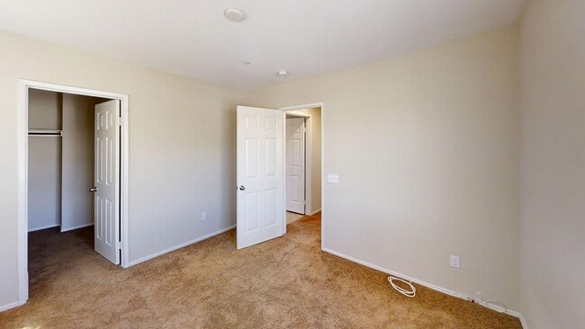 Building Photo - Beautiful 4 bedroom 3 bath Home